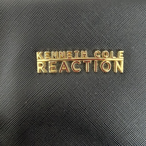 Kenneth Cole Reaction Pocketbook with Good Chain straps - Picture 2 of 9